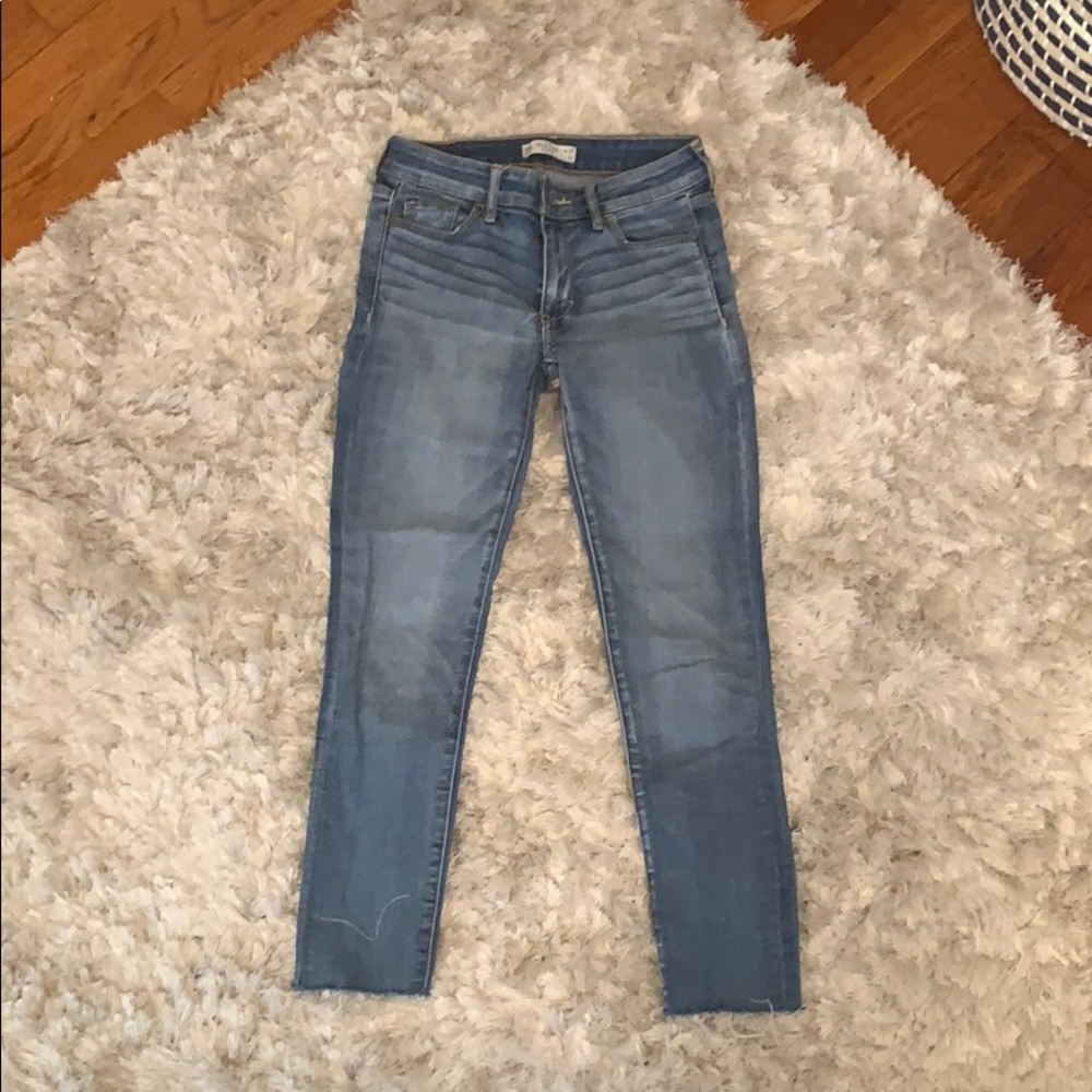 Non ripped blue jeans